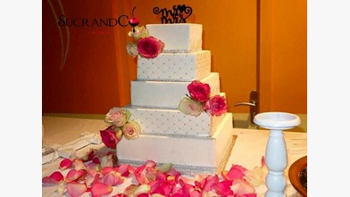 Pièce montée mariage wedding cake pour yvette frederic paris ile-de-france cake design blanc argent fleurs rose capitonne