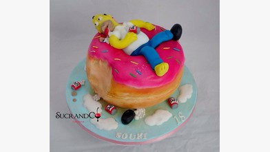 Gâteau d'anniversaire original homer simpsons donut géant pour les 18 ans Souki à paris