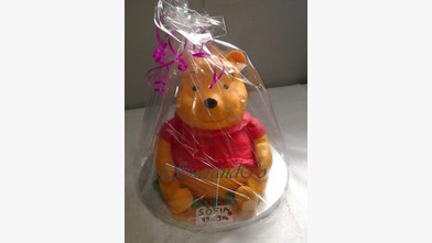 Gâteau baptême bebe winnie l'ourson réalisé pour la petite Sofia miel jaune rouge ours paris